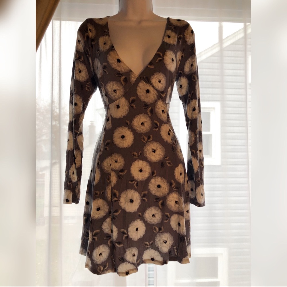 Open back dress with tie enclosure NWOT